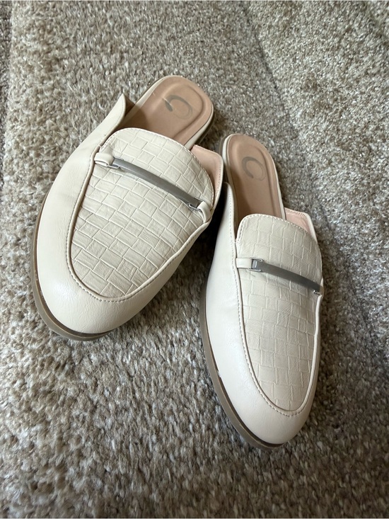 Shoes - Cream Croc-Texture Slip-On Mules (6)